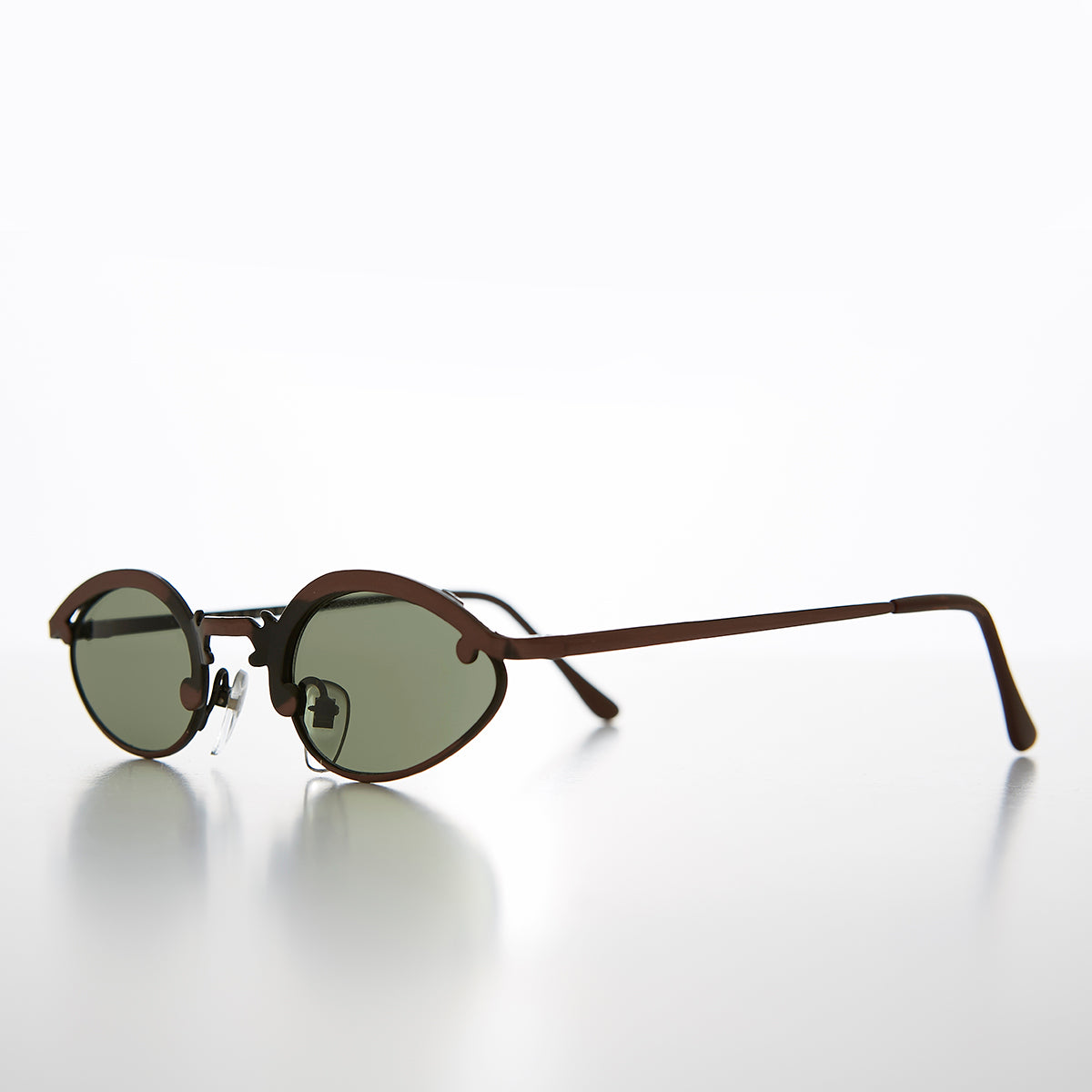 Unique Oval Metal Vintage 90s Sunglass - Lotus