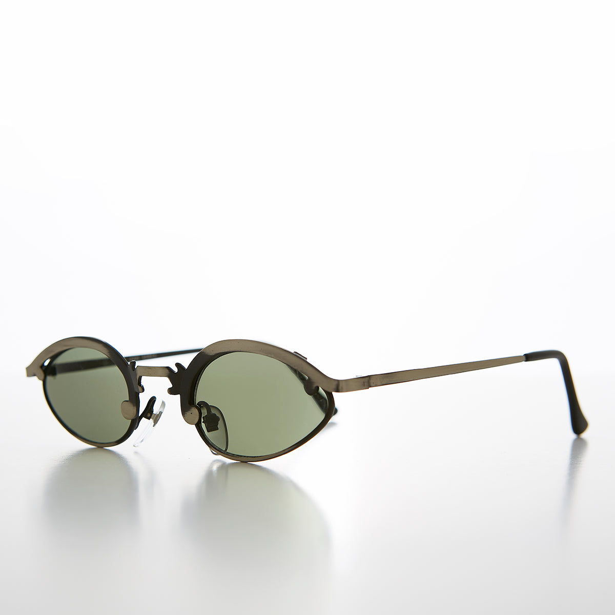 Unique Oval Metal Vintage 90s Sunglass - Lotus