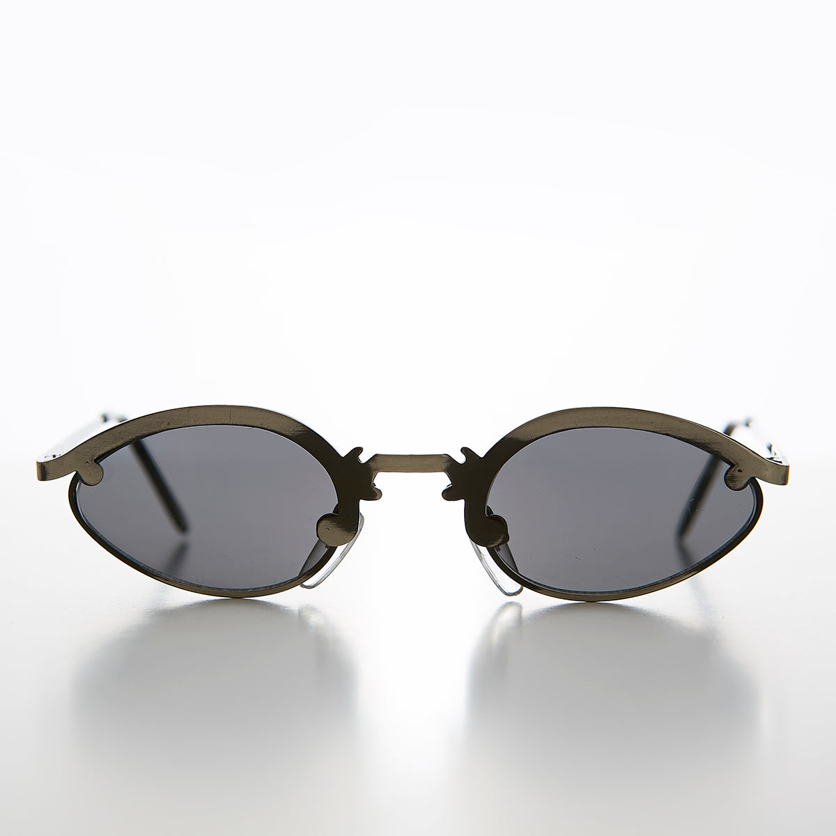 Unique Oval Metal Vintage 90s Sunglass - Lotus