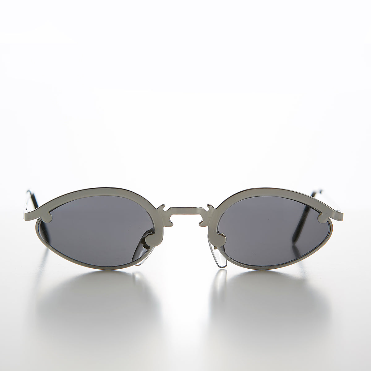 Unique Oval Metal Vintage 90s Sunglass - Lotus
