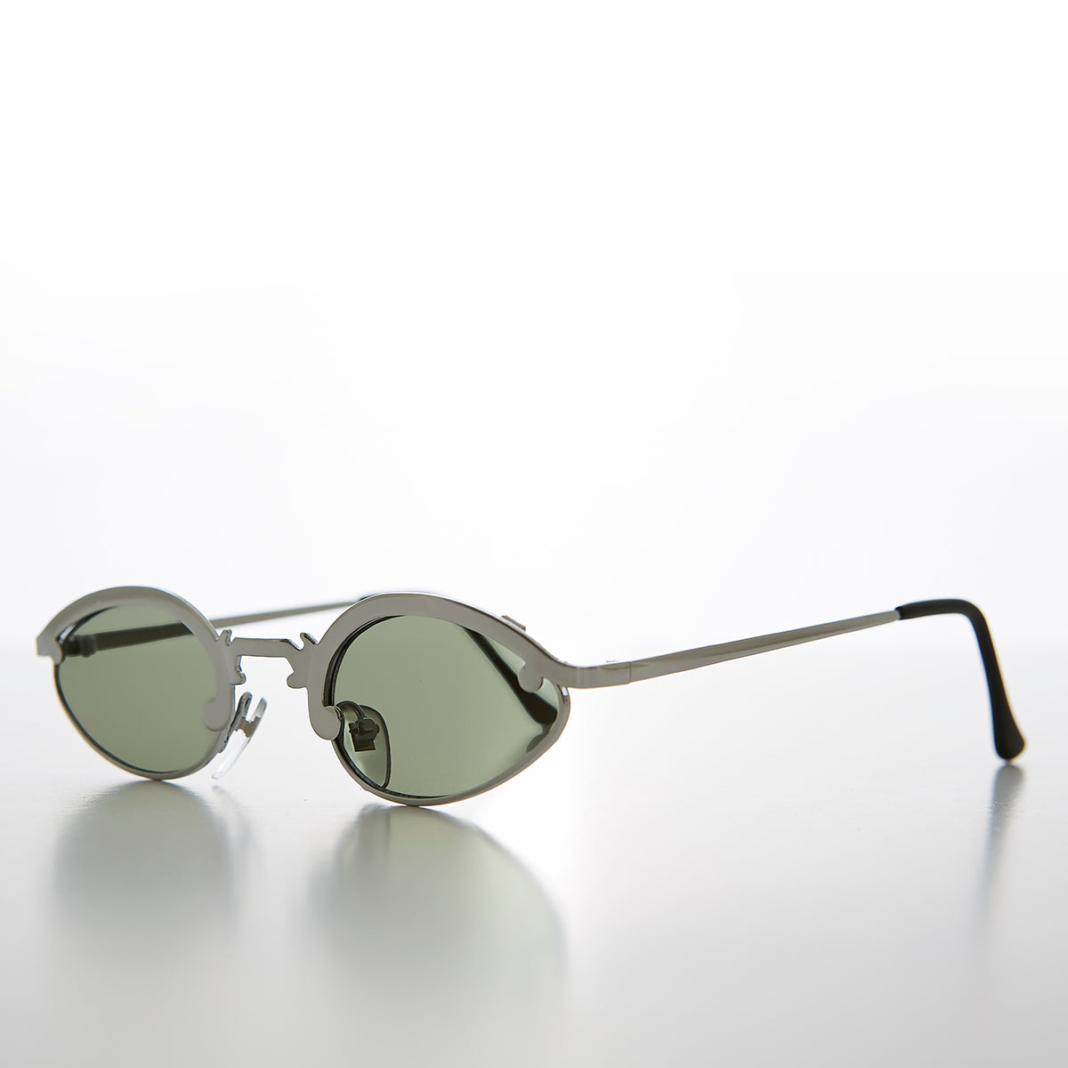 Unique Oval Metal Vintage 90s Sunglass - Lotus