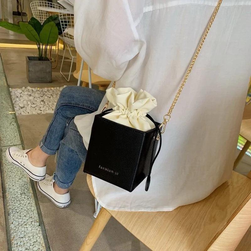 Chic Alligator Pattern Bucket Bag